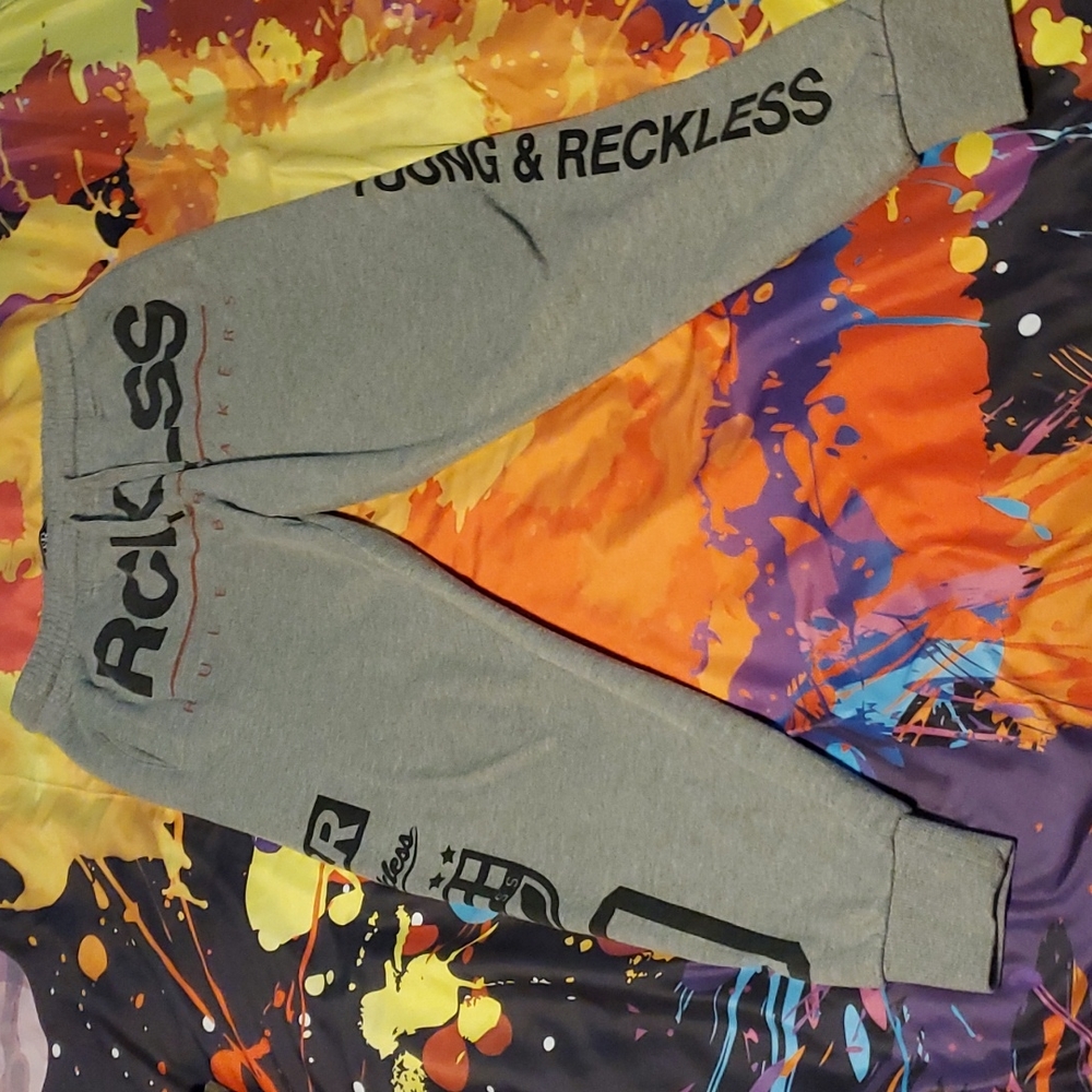 Joggers Young and Reckless. Mens small.